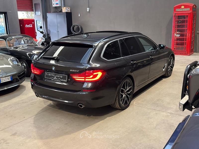 Usata BMW 520 Luxury Line 190 CV (139 kW) 2017 Grigio metallizzato Station wagon