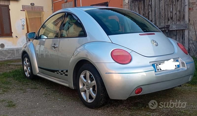 Usata VW New Beetle 101 CV (74 kW) 2003 Grigio Utilitaria