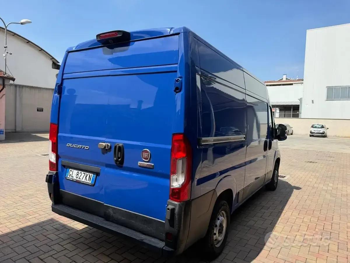 Usata Fiat Ducato 120 CV (88 kW) 2022 Bluazzurro Furgone