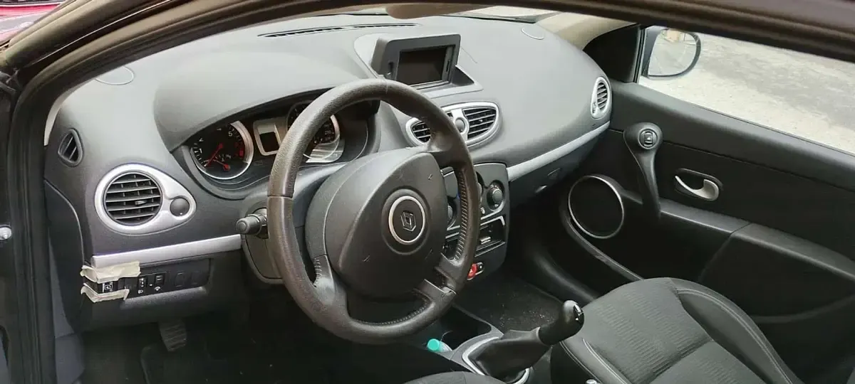 Usata Renault Clio II 75 CV (55 kW) 2010 Berlina