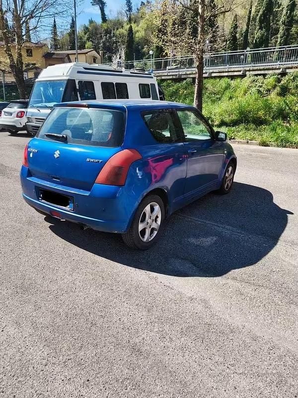 Begagnad Suzuki Swift 75 HK (55 kW) 2009 Blå Halvkombi