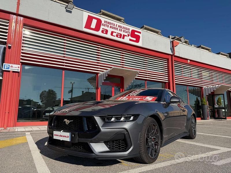 Usata Ford Mustang GT Fastback 446 CV (328 kW) 2024 Grigio Coupé
