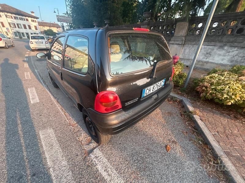 Nero Usata 2003 Renault Twingo Due volumi | 1400 € - Immagine 1/4