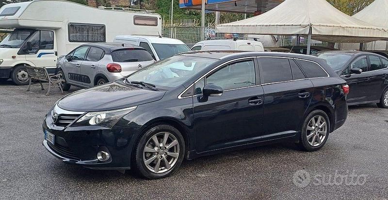 Usata Toyota Avensis Lounge 124 CV (91 kW) 2012 Nero Station wagon
