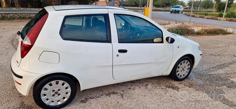 Usata Fiat Punto Classica 69 CV (50 kW) 2009 Bianco Utilitaria