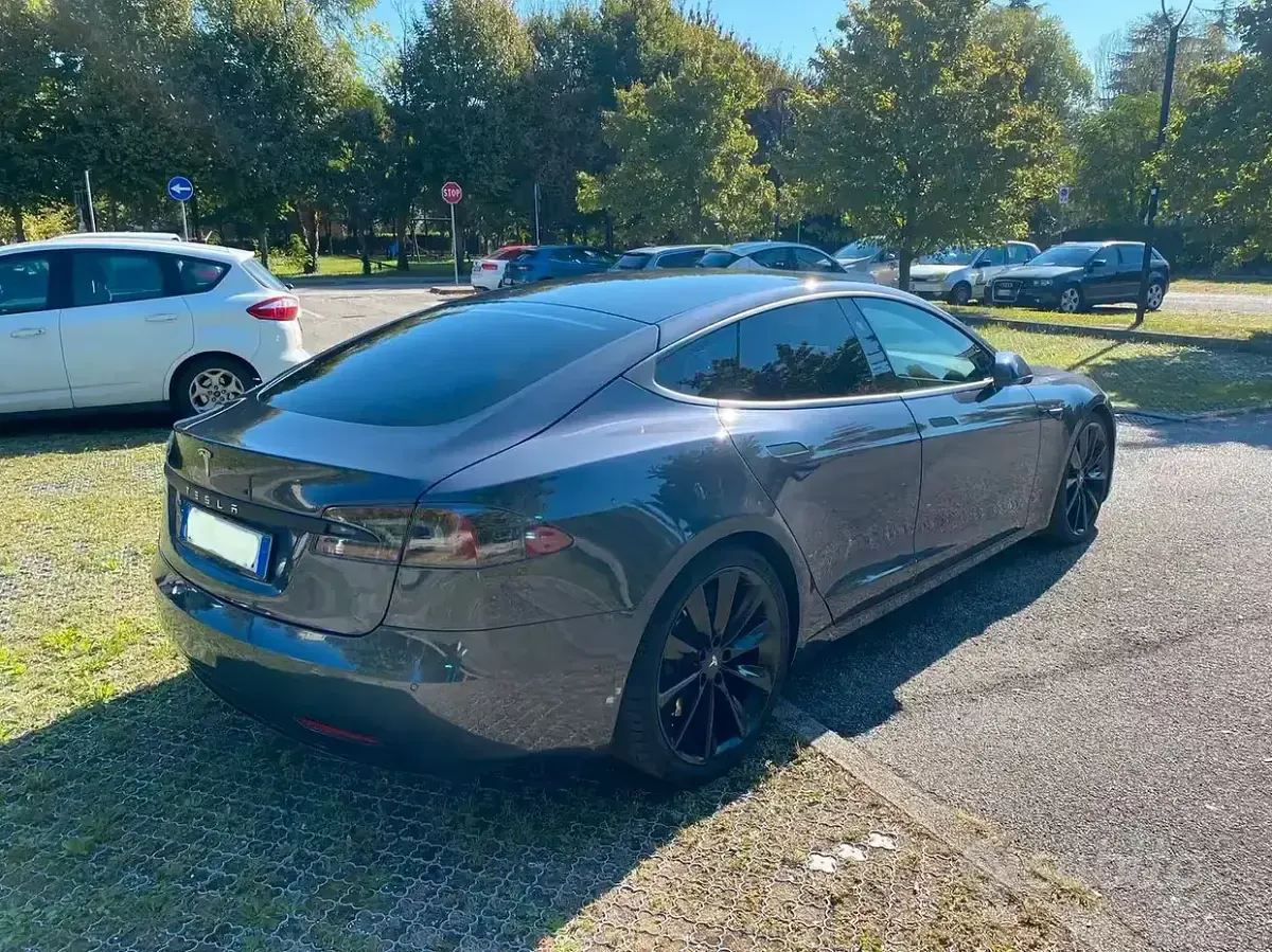 Usata Tesla Model S 158 kW (215 CV) 2017 Grigio Utilitaria
