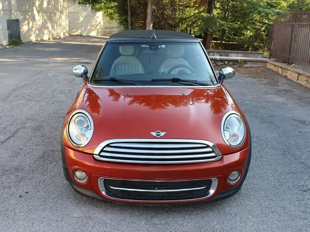 Usata Mini Cooper D Cabriolet 111 CV (81 kW) 2010 Arancione Cabrio