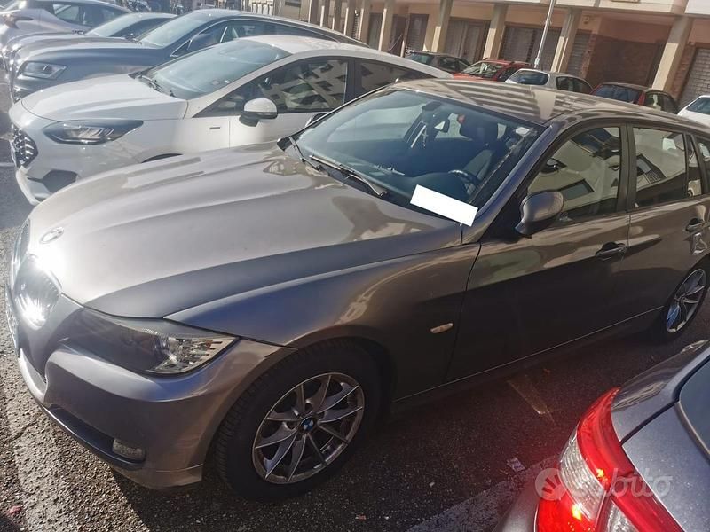 Usata BMW 318 143 CV (105 kW) 2010 Grigio Station wagon