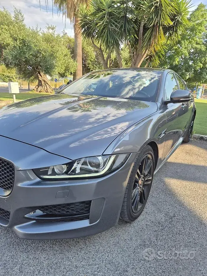 Usata Jaguar XE R-Sport 179 CV (131 kW) 2019 Grigio Berlina
