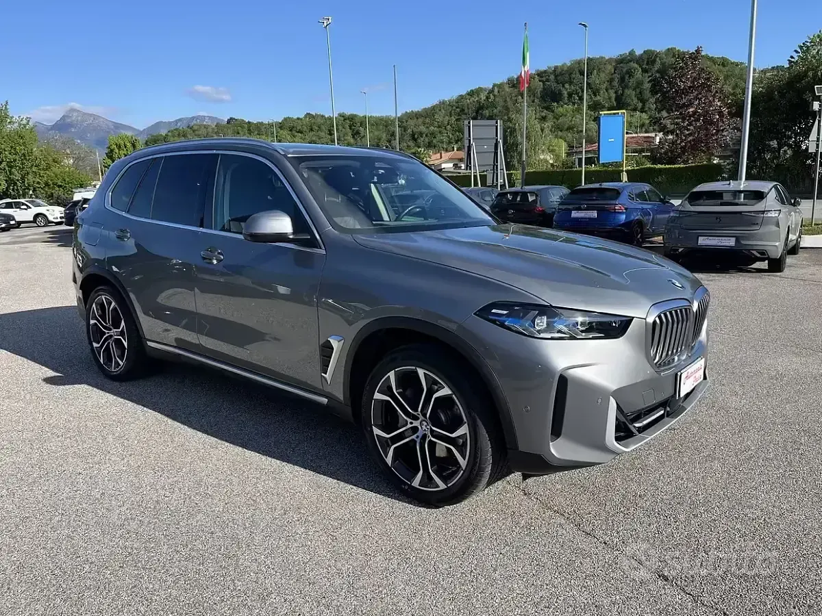 Usata BMW X5 298 CV (219 kW) 2023 Grigio SUV