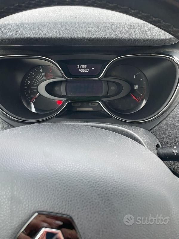 Usata Renault Captur Zen 90 CV (66 kW) 2016 Bianco SUV