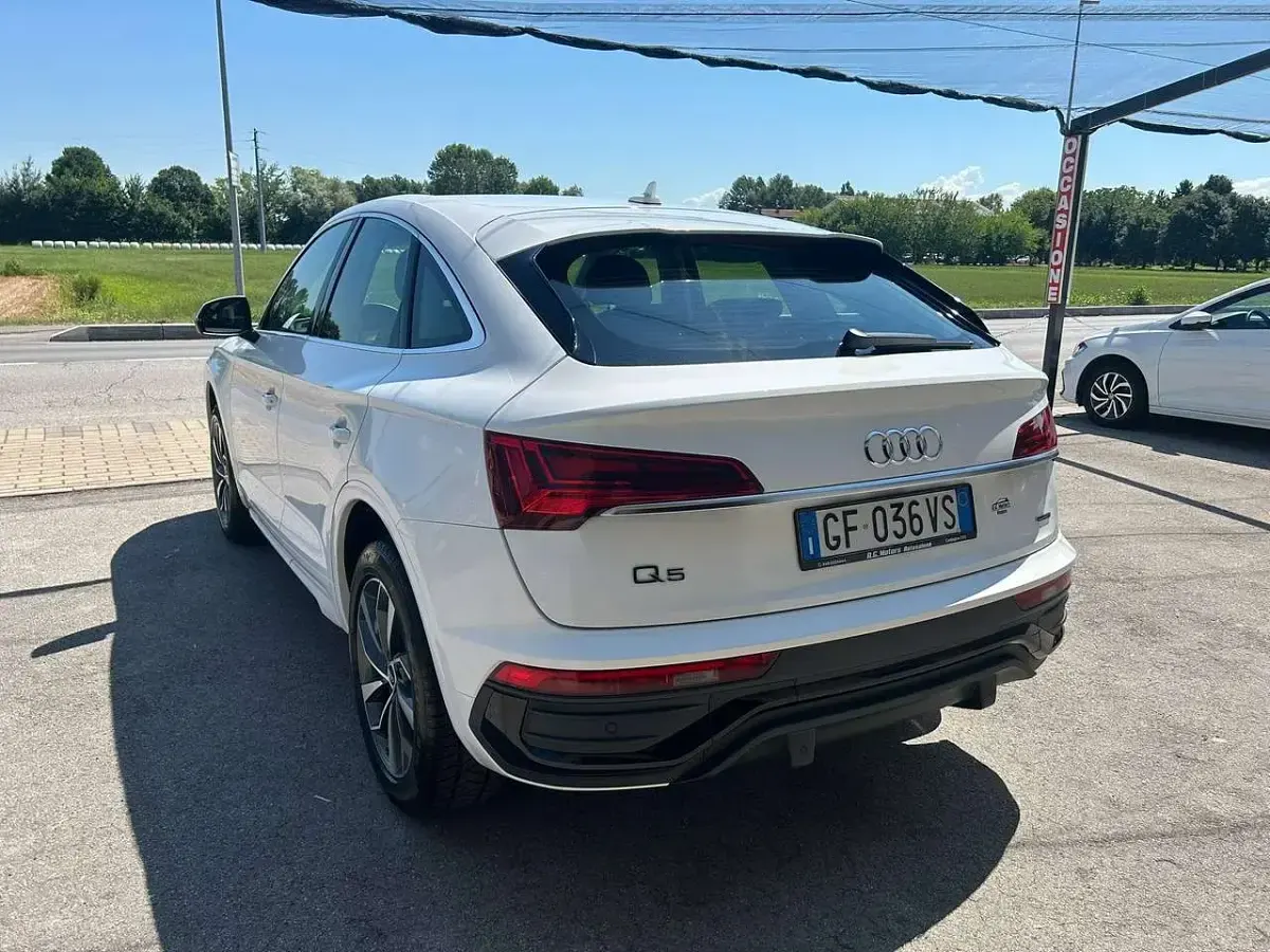 Usata Audi Q5 Sportback Ambiente 204 CV (150 kW) 2021 Bianco SUV