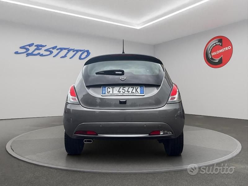 Usata Lancia Ypsilon Gold 70 CV (51 kW) 2024 Grigio chiaro Utilitaria