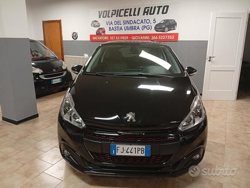 Usata Peugeot 208 GT-line 110 CV (80 kW) 2017 Nero Utilitaria