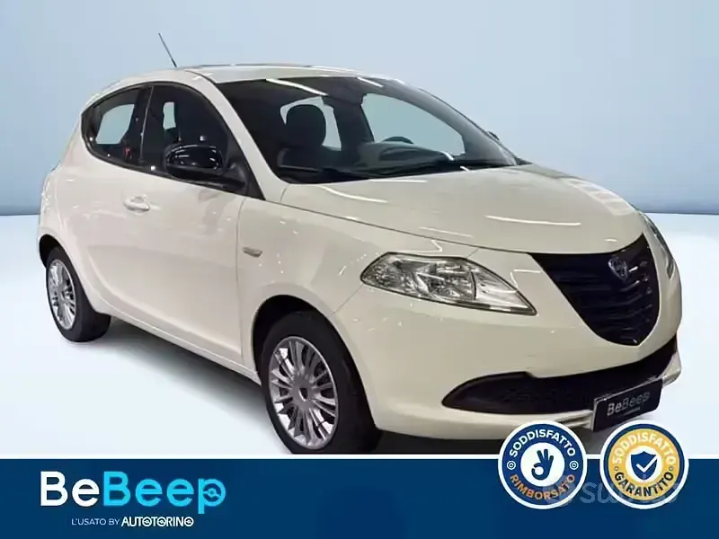 Usado Lancia Ypsilon 69 HP (50 kW) 2015 Branco Citadino