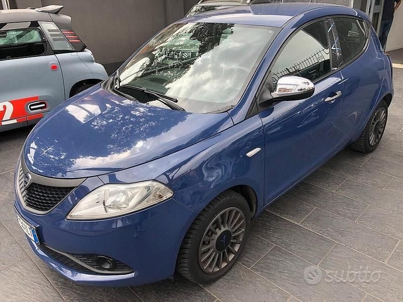 Usata Lancia Ypsilon 69 CV (50 kW) 2018 Blu/azzurro Utilitaria