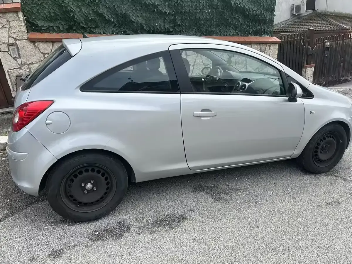 Usata Opel Corsa 85 CV (62 kW) 2012 Utilitaria