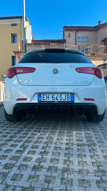 Usata Alfa Romeo Giulietta 2011 Bianco Utilitaria