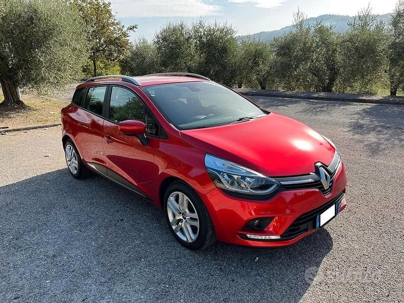 Usata Renault Clio GrandTour Business 75 CV (55 kW) 2019 Rosso Station wagon