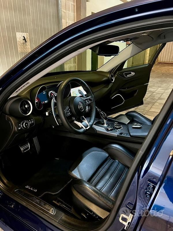 Usata Alfa Romeo Giulia 180 CV (132 kW) 2018 Blu Berlina
