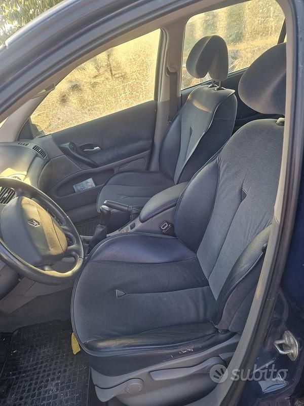 Usata Renault Laguna II 121 CV (88 kW) 2003 Blu Station wagon