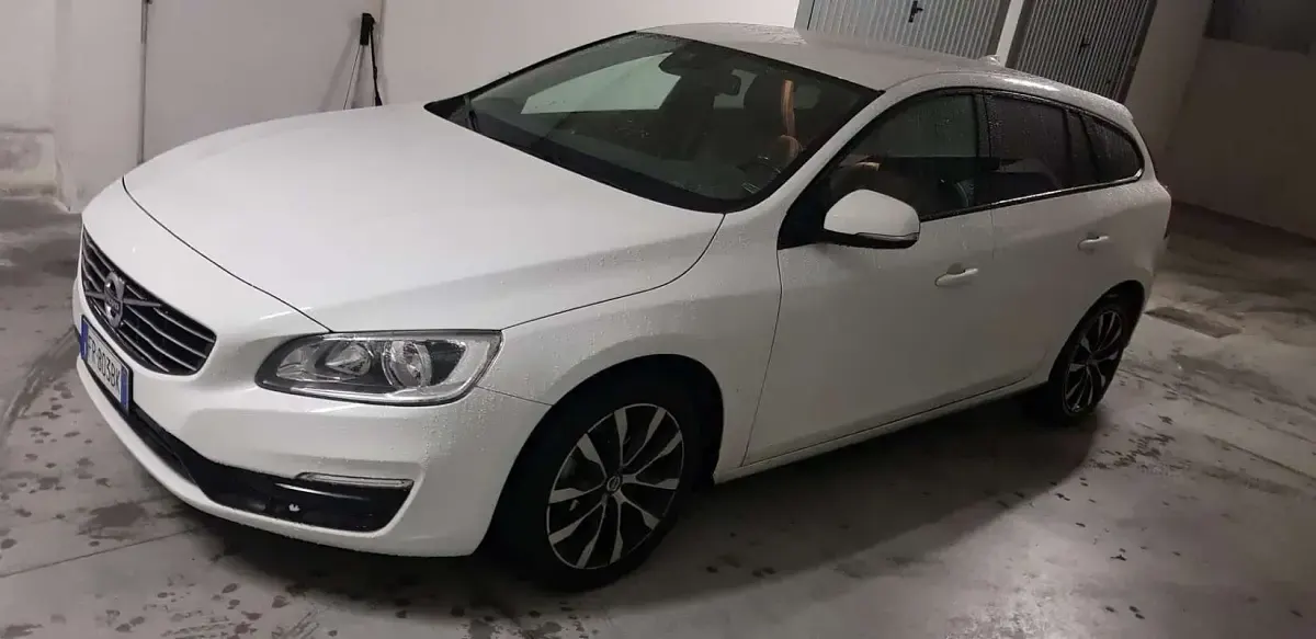 Usata Volvo V60 150 CV (110 kW) 2018 Station wagon