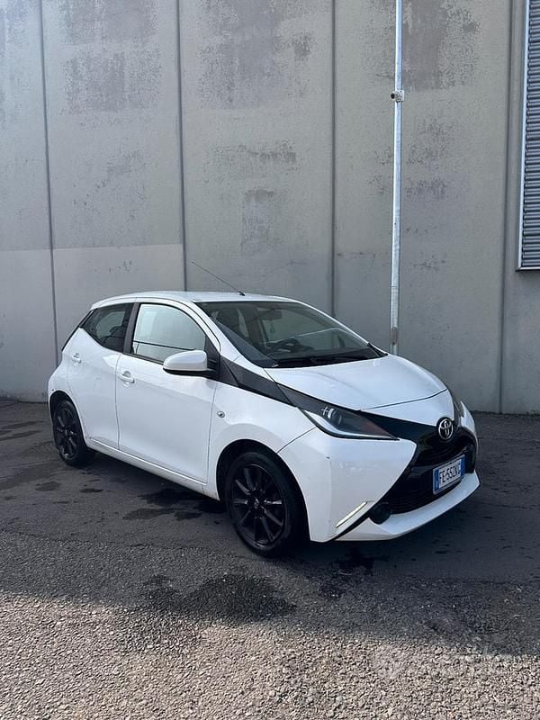 Usata Toyota Aygo X-wave 69 CV (50 kW) 2016 Other Utilitaria