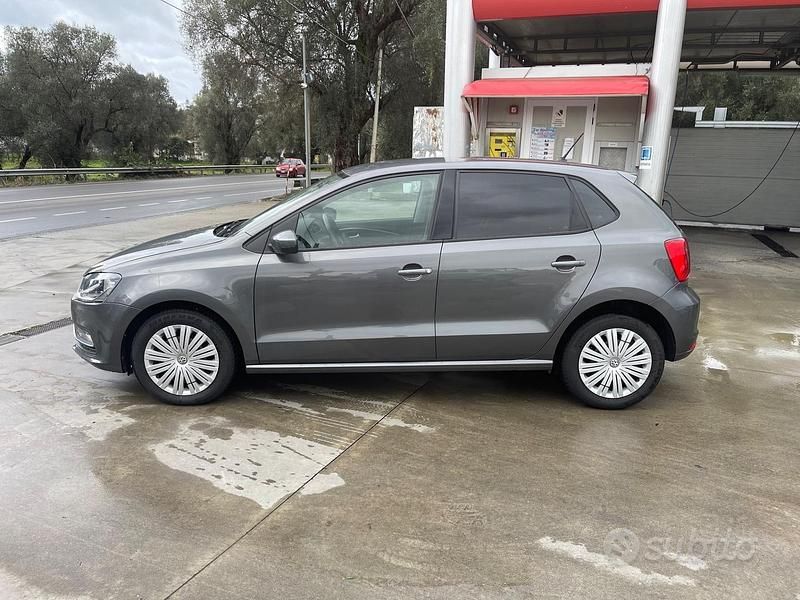 Usata VW Polo Trendline 75 CV (55 kW) 2016 Grigio Berlina