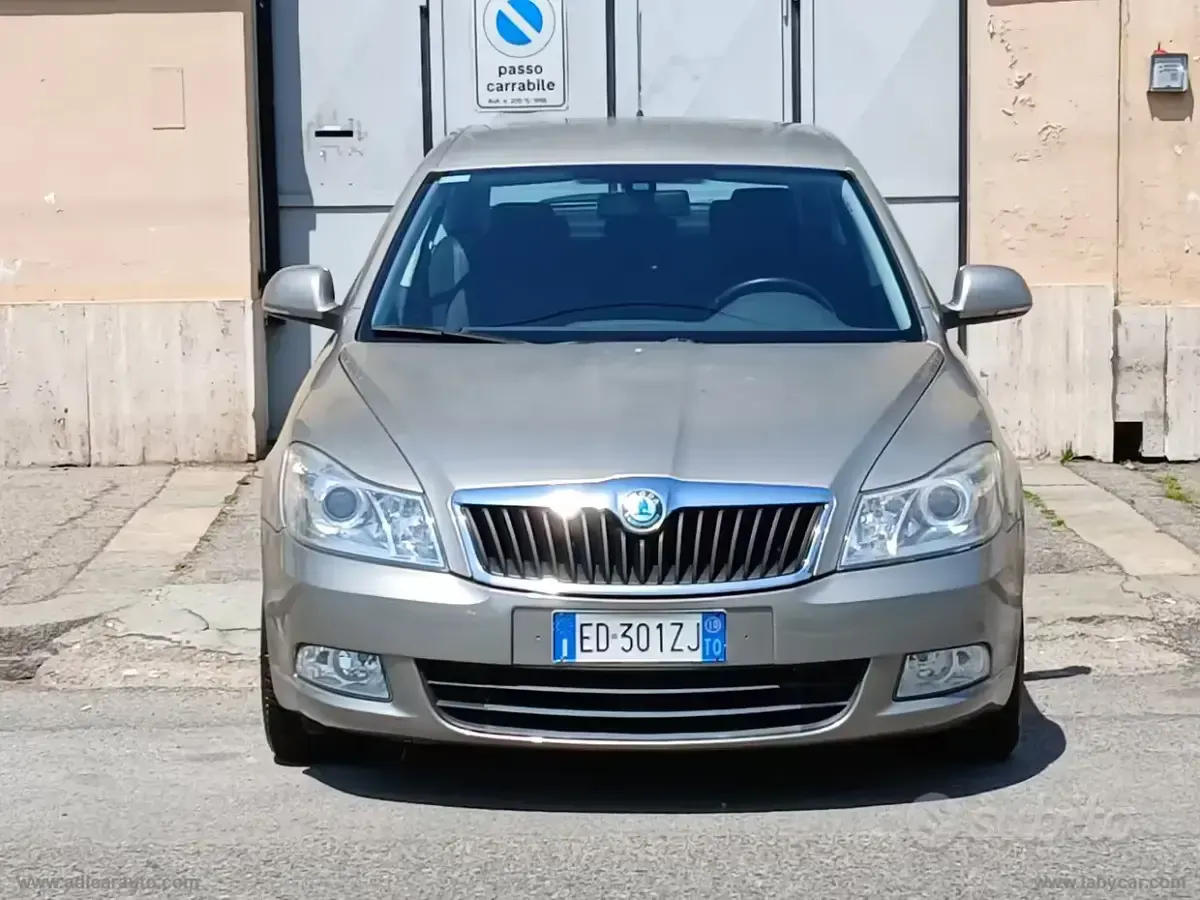 Usata Skoda Octavia 105 CV (77 kW) 2010 Grigio Berlina