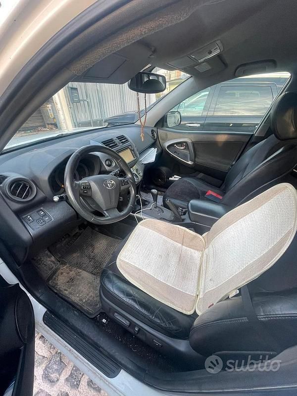 Usata Toyota RAV4 150 CV (110 kW) 2012 Bianco SUV