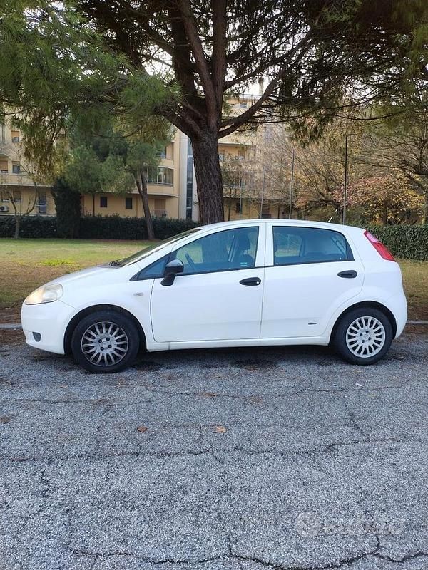 Bianco Usata 2008 Fiat Punto Classica Tre volumi | 1500 € (Ottimo prezzo) - Immagine 1/4