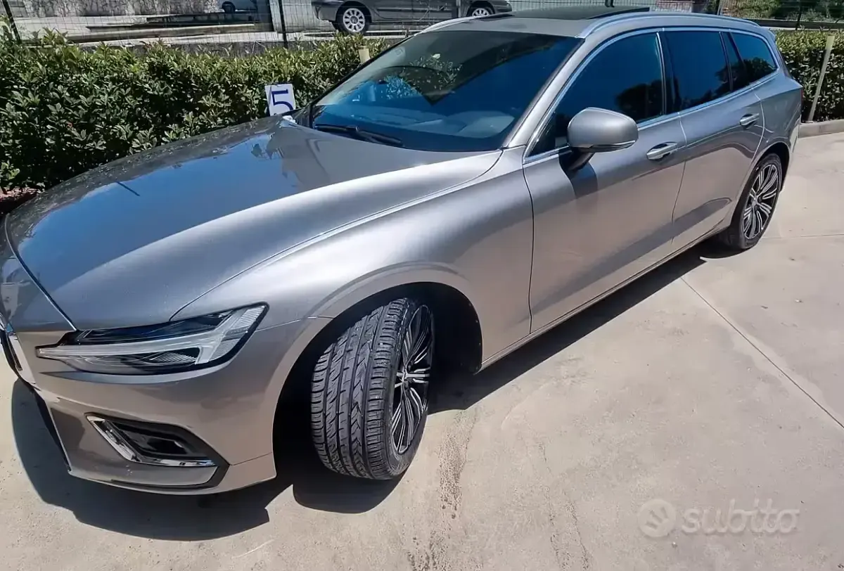 Usata Volvo V60 Inscription 150 CV (110 kW) 2020 Station wagon