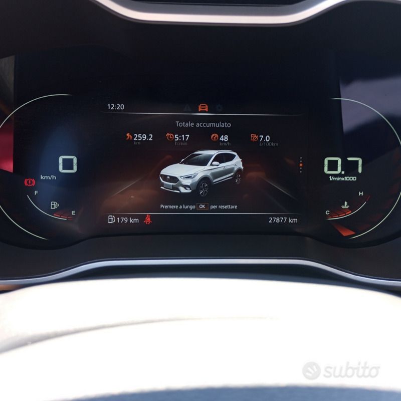 Usata MG ZS 106 CV (77 kW) 2024 Marrone Berlina