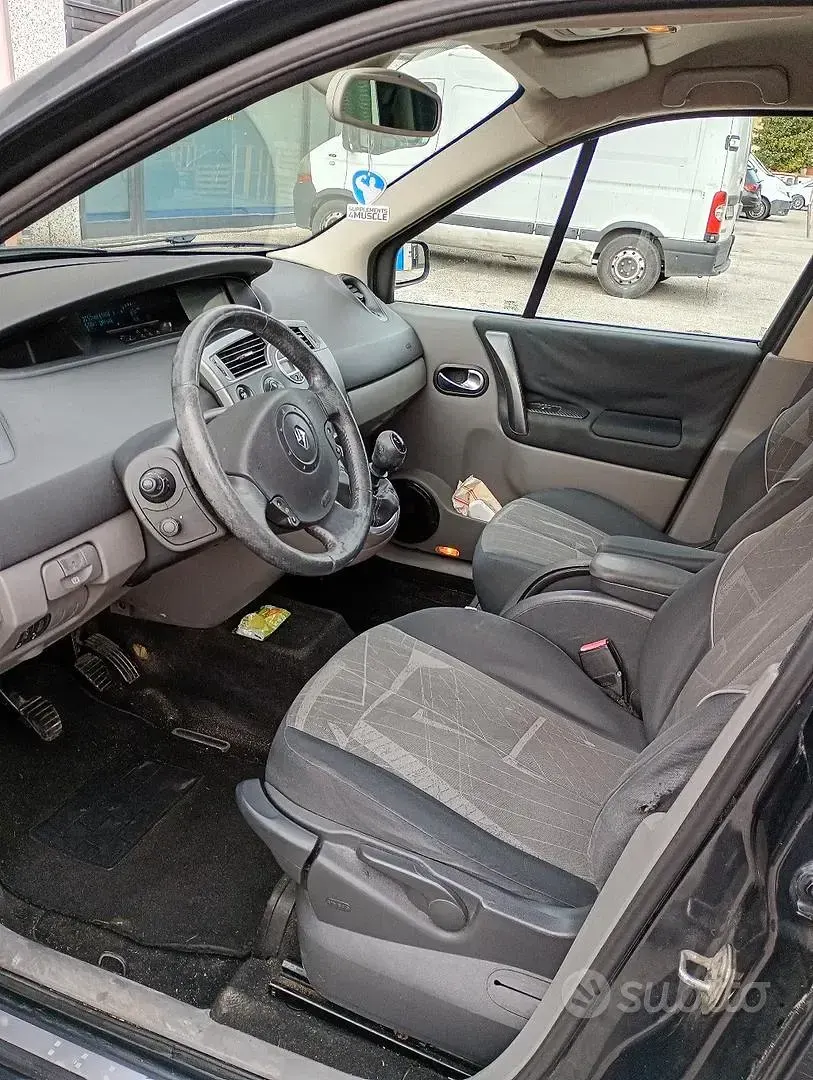 Usata Renault Scénic 100 CV (73 kW) 2005 Monovolume