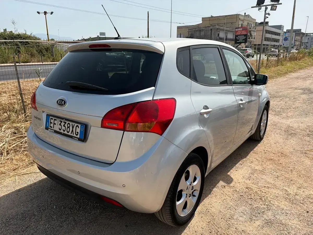 Usata Kia Venga 90 CV (66 kW) 2011 Grigio Utilitaria