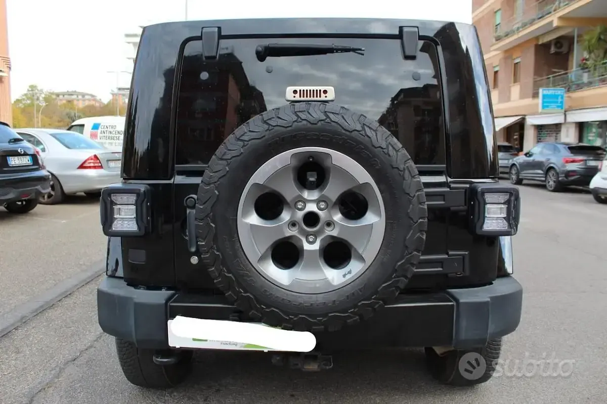 Usata Jeep Wrangler Unlimited Sahara 284 CV (208 kW) 2012 Nero SUV