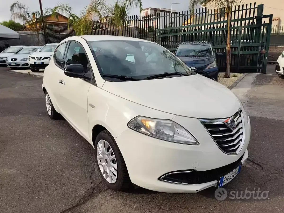 Usata Lancia Ypsilon Gold 85 CV (62 kW) 2011 Bianco Utilitaria