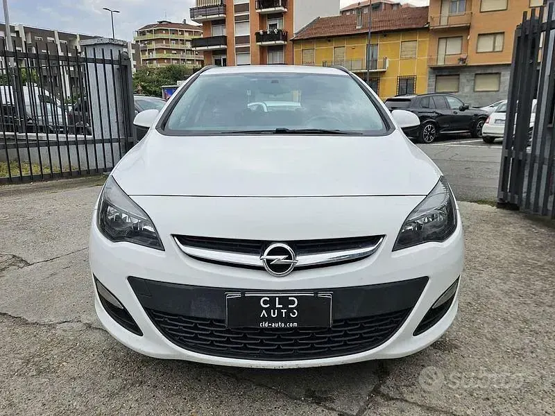 Usata Opel Astra 131 CV (96 kW) 2014 Bianco Station wagon
