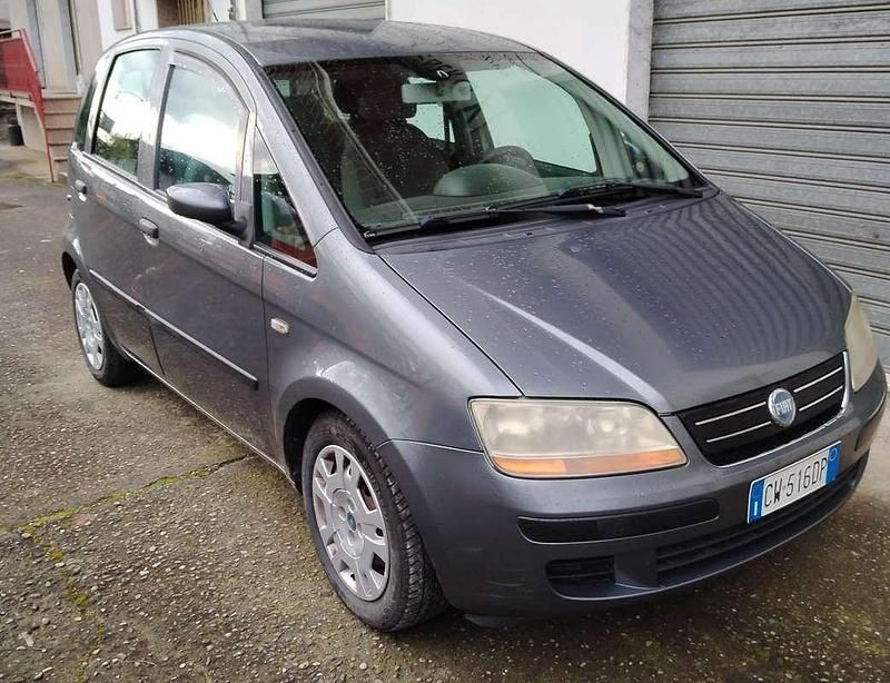 Usata Fiat Idea Active 70 CV (51 kW) 2005 Grigio Monovolume