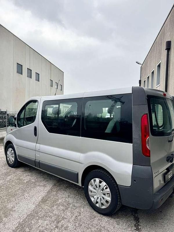 Usata Opel Vivaro 114 CV (83 kW) 2011 Other Monovolume
