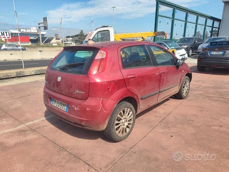 Usata Fiat Punto Classica 60 CV (44 kW) 2010 Rosso Utilitaria