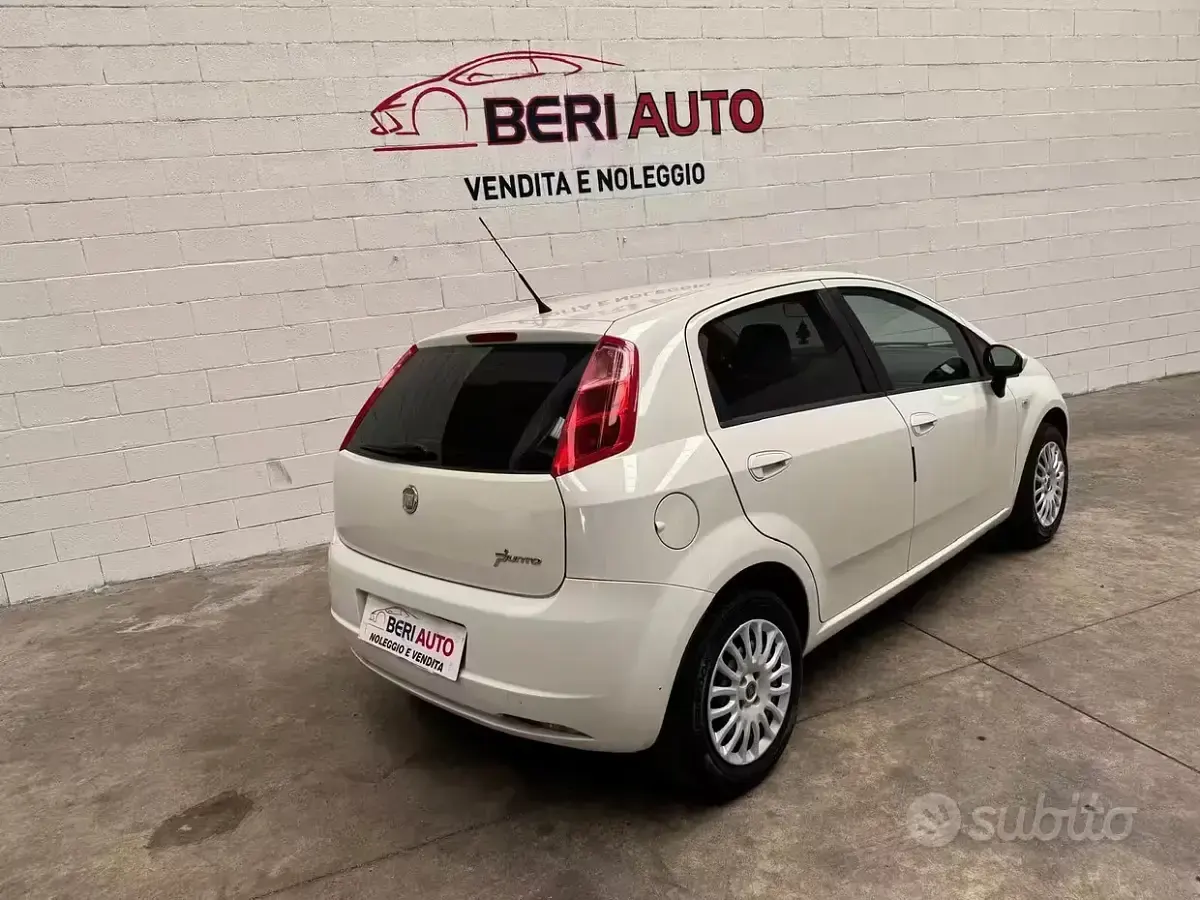 Usata Fiat Grande Punto 65 CV (47 kW) 2009 Bianco Utilitaria