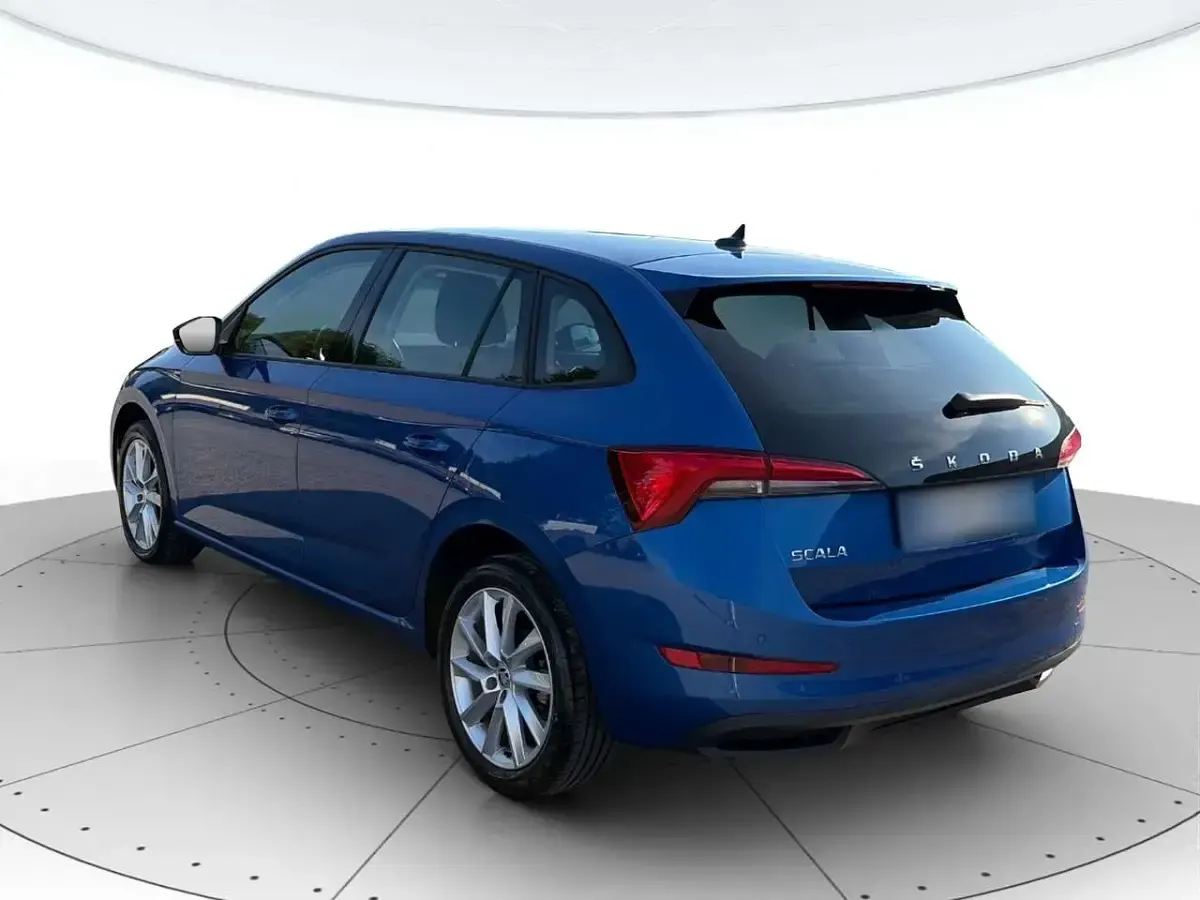 Usata Skoda Scala Style 110 CV (80 kW) 2023 Blu race Utilitaria
