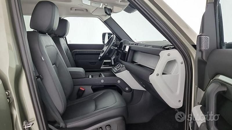 Usata Land Rover Defender SE 200 CV (147 kW) 2022 Verde SUV