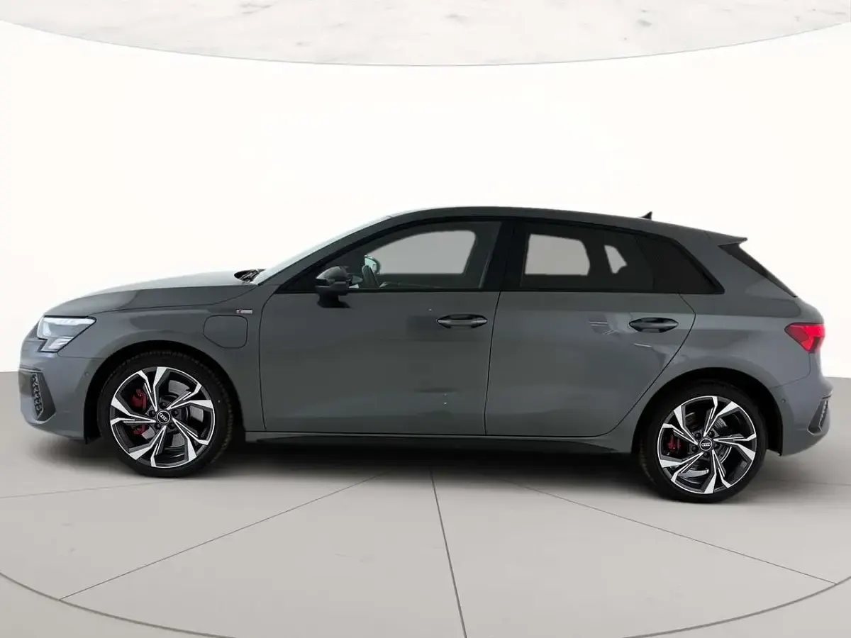 Usata Audi A3 S-Line 245 CV (180 kW) 2023 Grigio daytona perlato Berlina