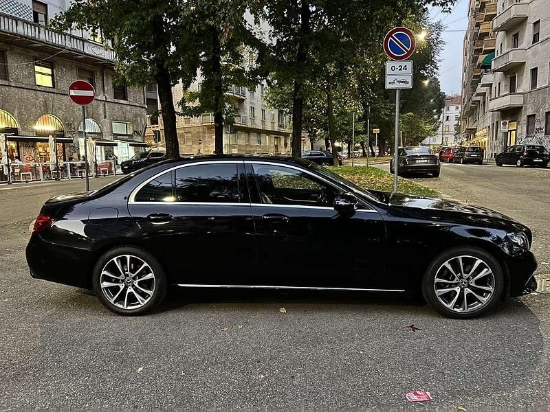Usata Mercedes E220 194 CV (142 kW) 2019 Nero Berlina