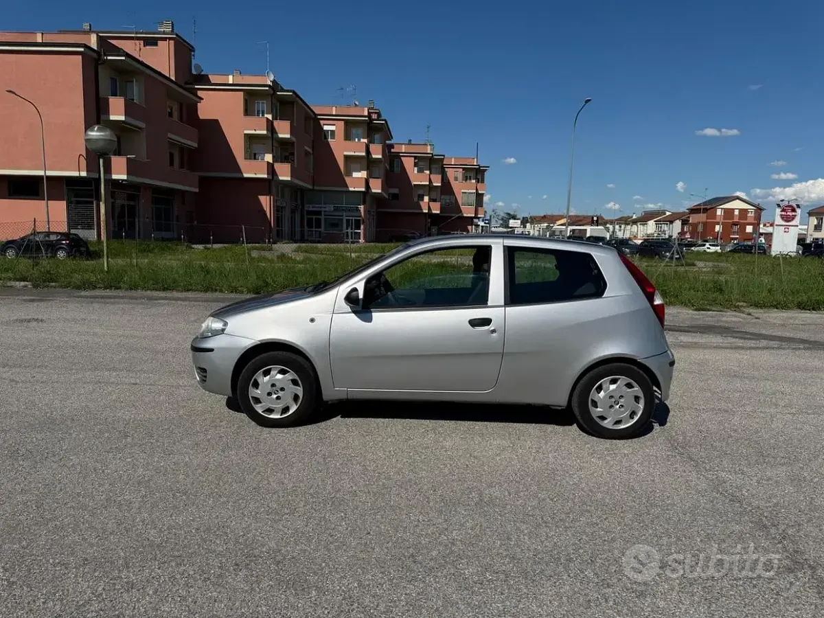 Usata Fiat Punto Active 60 CV (44 kW) 2010 Grigio Utilitaria