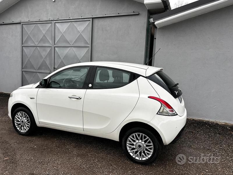 Usata Lancia Ypsilon 2015 Bianco Utilitaria