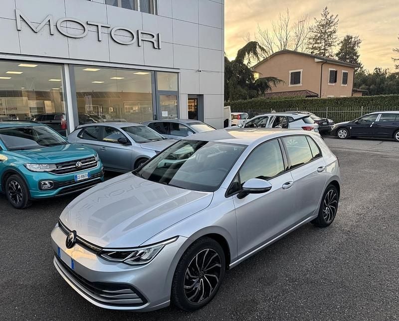Usata VW Golf VIII Life 110 CV (80 kW) 2023 Dolphin grey Berlina
