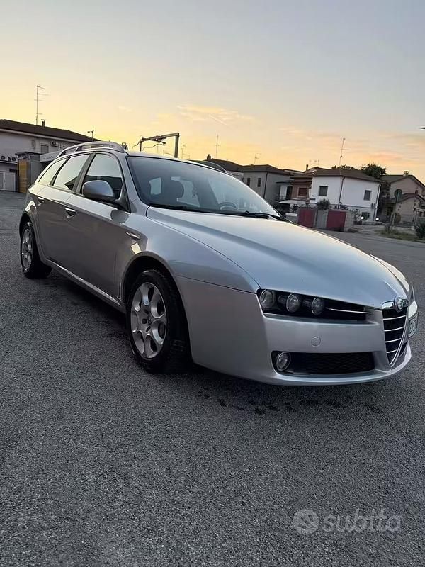 Usata Alfa Romeo 159 136 CV (100 kW) 2011 Grigio Station wagon